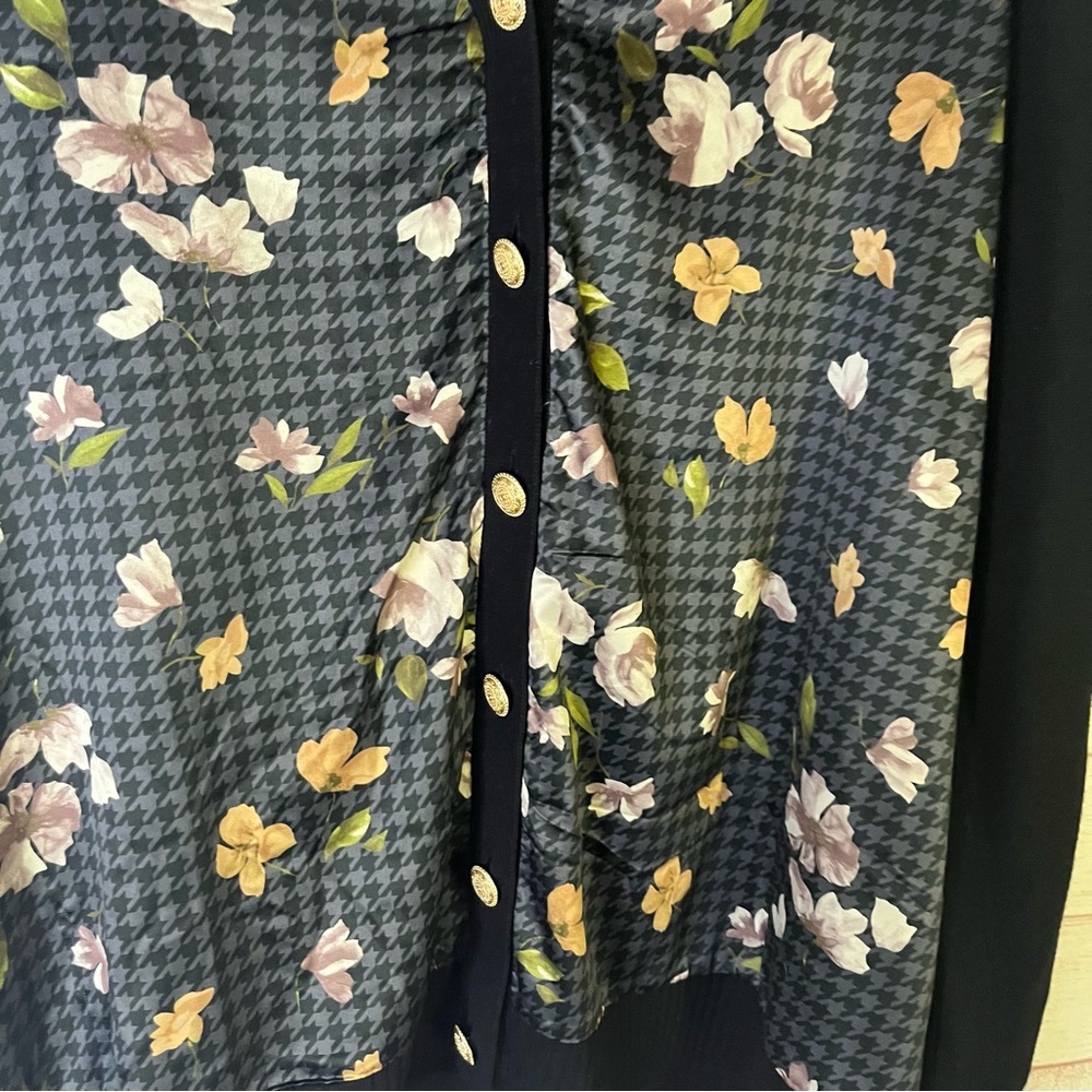 Isaac Mizrahi Estate Gold Crest Button Satin Front Cardigan Sweater Size XL - Picture 6 of 8